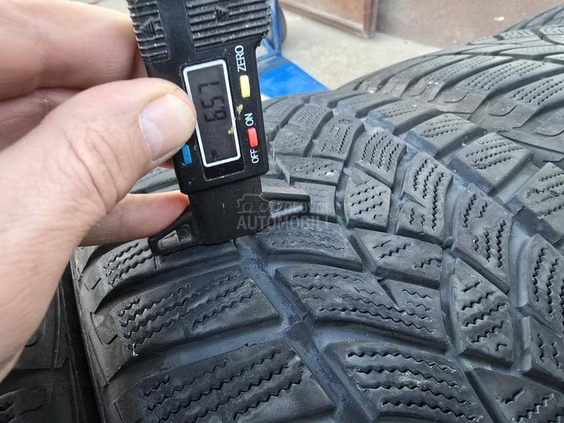 Goodyear 235/45 R17 Zimska