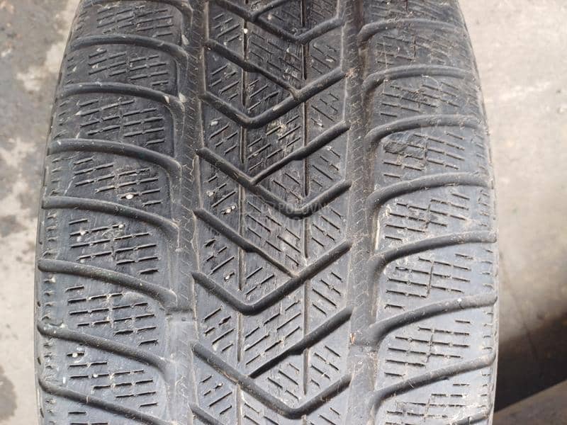 Pirelli 235/55 R19 Zimska