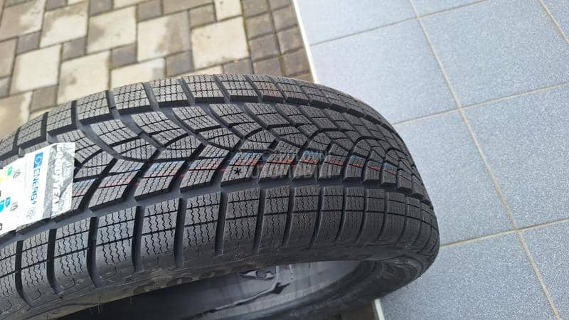 Goodyear 225/55 R19 Zimska