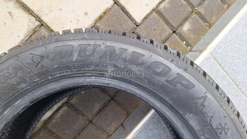 Dunlop 215/55 R16 Zimska