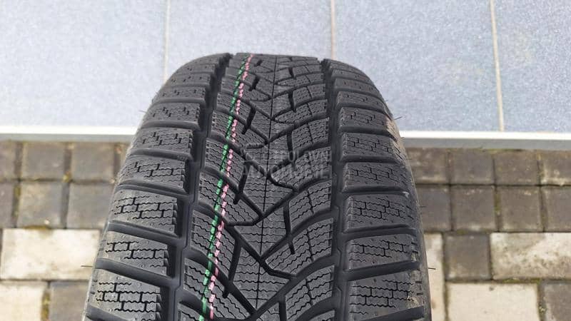 Dunlop 215/55 R16 Zimska