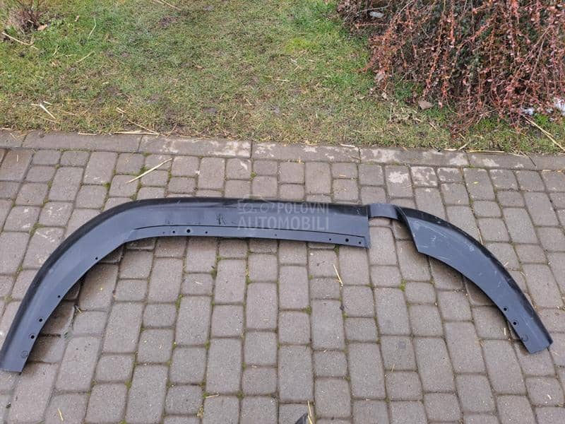 Spojler difuzor zadnjeg branik