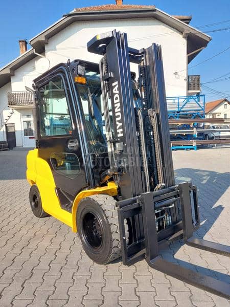 Hyundai 3.5 tona triplex