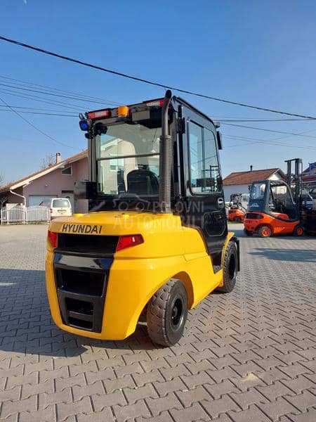 Hyundai 3.5 tona triplex
