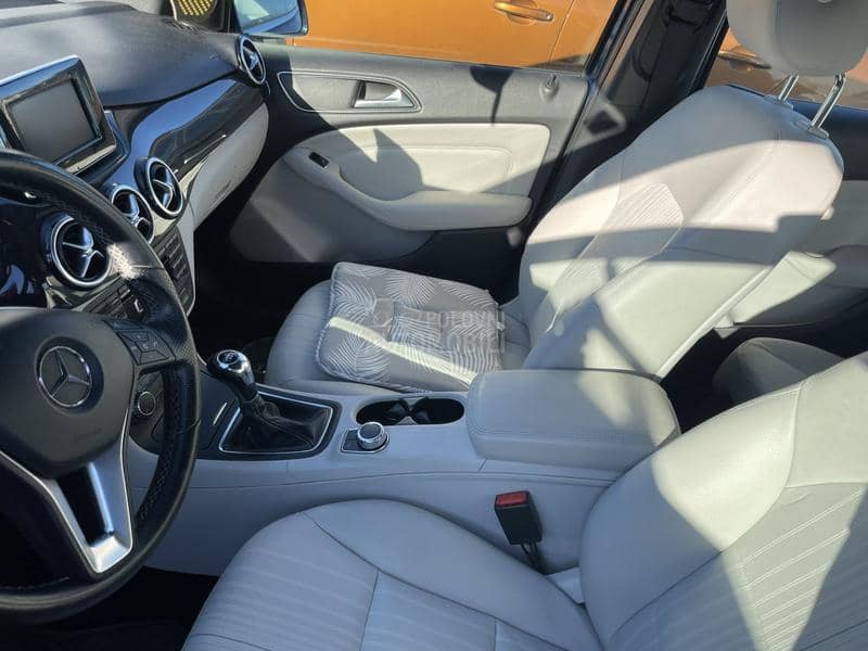 Svi delovi mercedes B w246