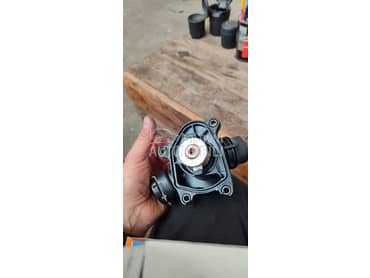 Termostat motora za BMW 330, 530, 730 ... od 1998. do 2011. god.