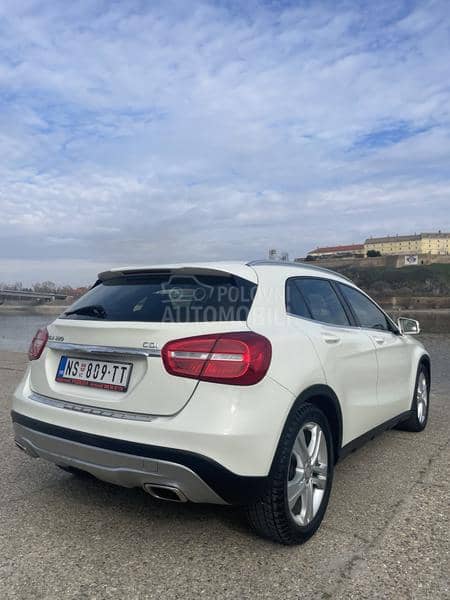 Mercedes Benz GLA 220 