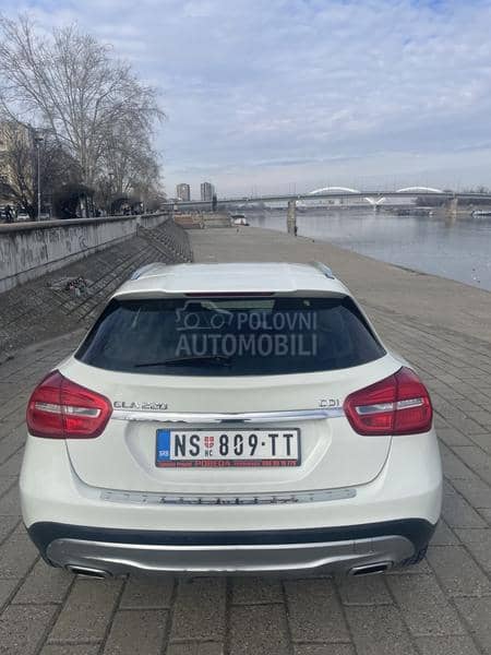 Mercedes Benz GLA 220 