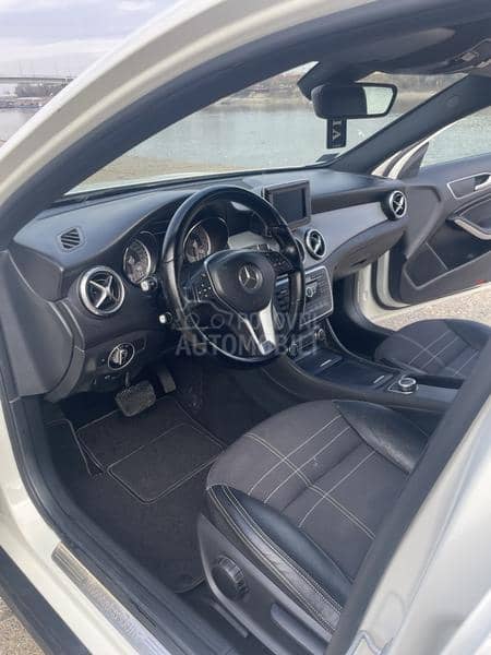 Mercedes Benz GLA 220 
