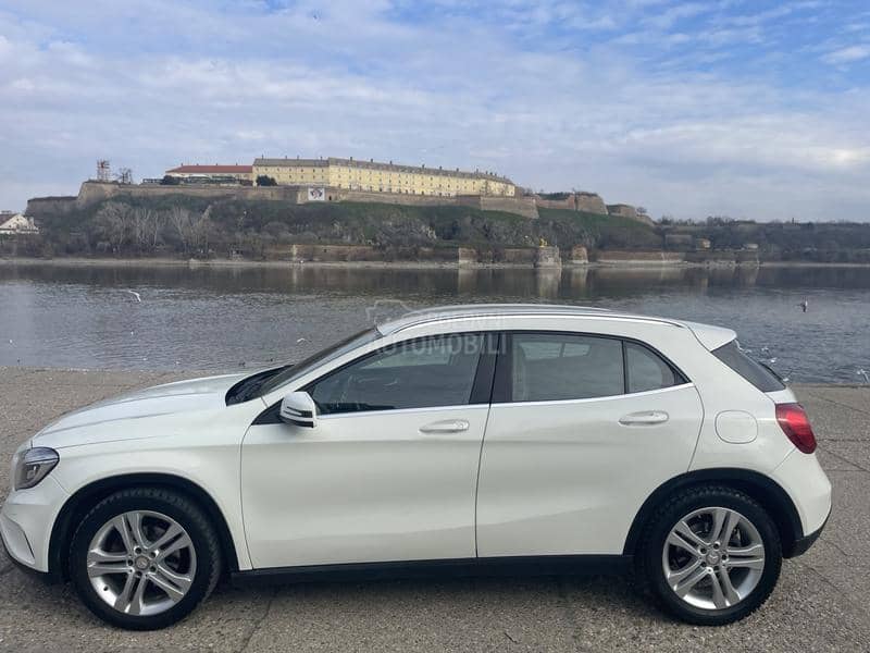 Mercedes Benz GLA 220 