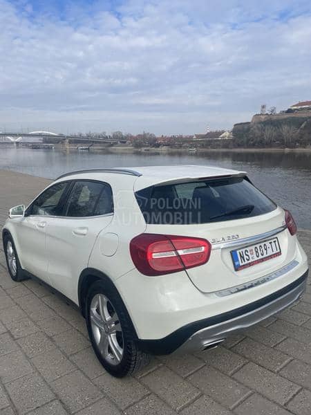 Mercedes Benz GLA 220 
