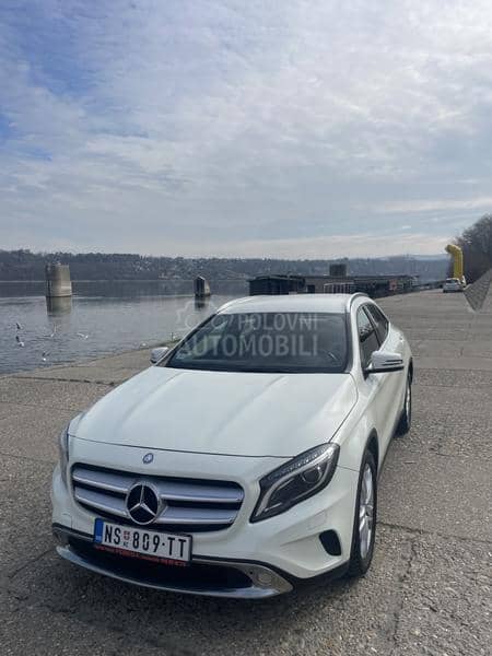 Mercedes Benz GLA 220 