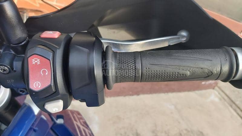 Triumph Tiger 800 XRX LRH