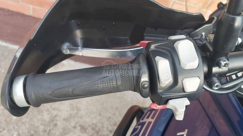 Triumph Tiger 800 XRX LRH