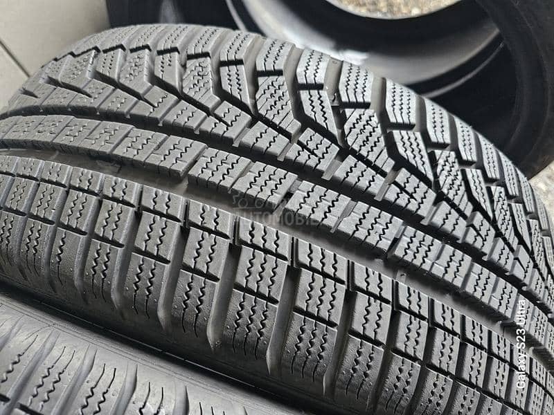 Hankook 205/45 R17 Zimska