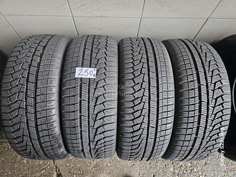 Hankook 205/45 R17 Zimska