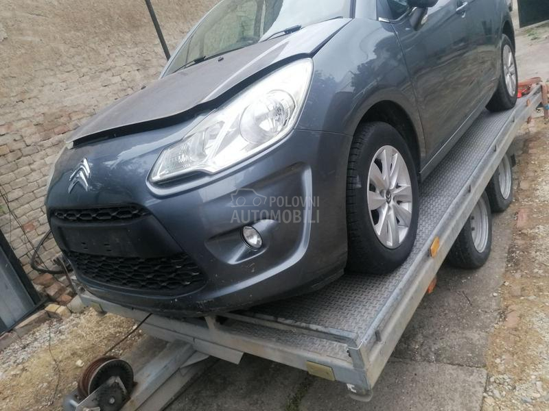 Kompletan auto u delovima