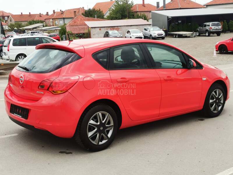 Opel Astra J 1.4 b.e.n.z 64k.w