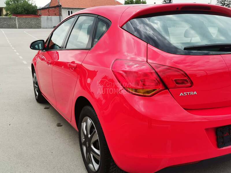 Opel Astra J 1.4 b.e.n.z 64k.w