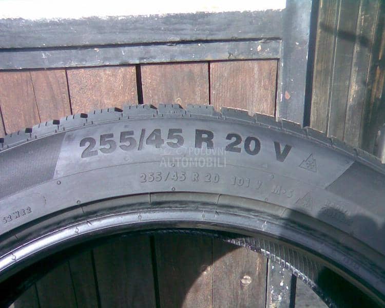Continental 255/45 R20 Zimska