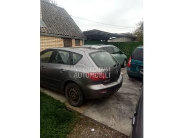 Mazda 3 -  kompletan auto u delovima