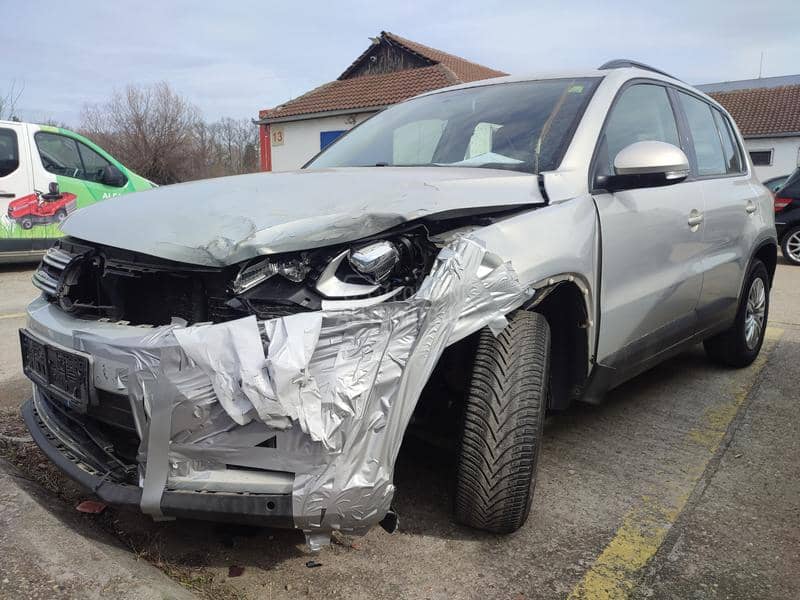 Volkswagen Tiguan 2.0tdi XenPdcTemKuk