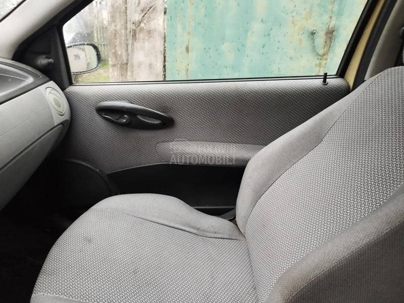 Fiat Punto 2002. god. -  kompletan auto u delovima