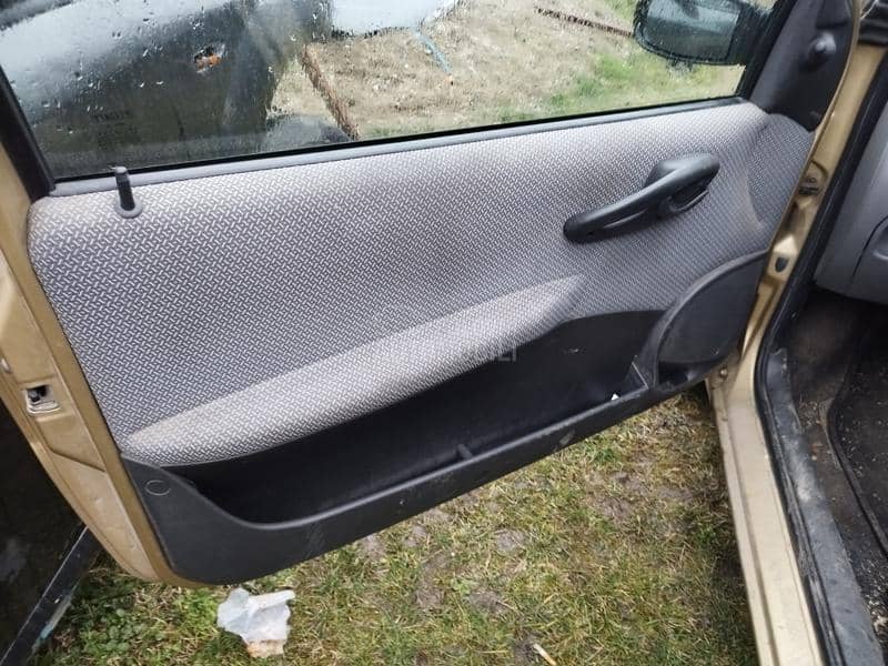 Fiat Punto 2002. god. -  kompletan auto u delovima