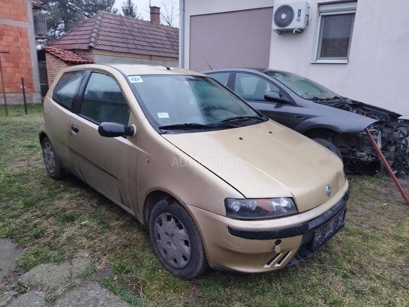 Fiat Punto 2002. god. -  kompletan auto u delovima