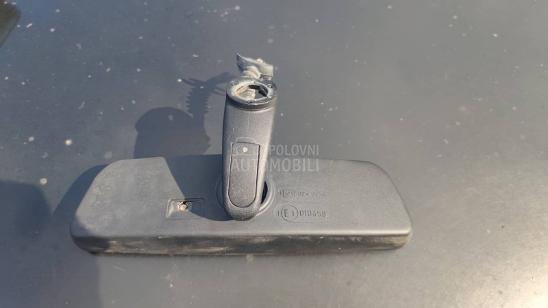 Retrovizor sa senzorom