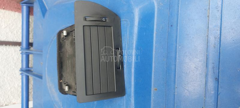 rešetke ventilacija na tabli