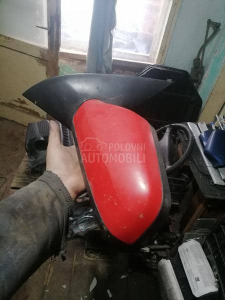 Levi retrovizor mehanički