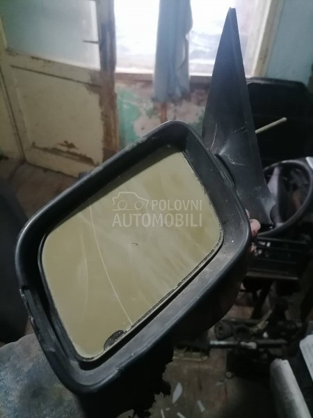 Levi retrovizor mehanički