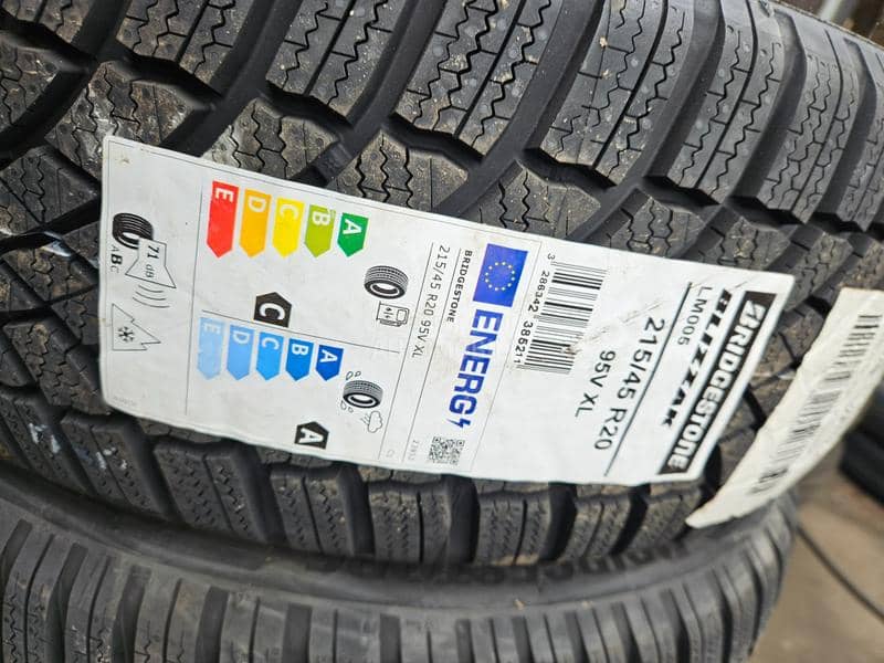 Bridgestone 215/45 R20 Sve sezone
