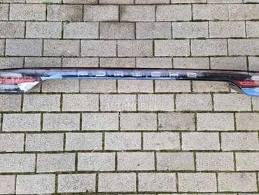 Srednje Stop svetlo za Porsche Cayenne od 2018. do 2023. god.