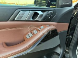 BMW X7 M50d xDrive slika 13