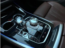 BMW X7 M50d xDrive slika 15