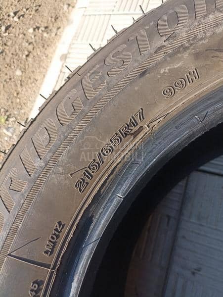 Bridgestone 215/65 R17 Zimska