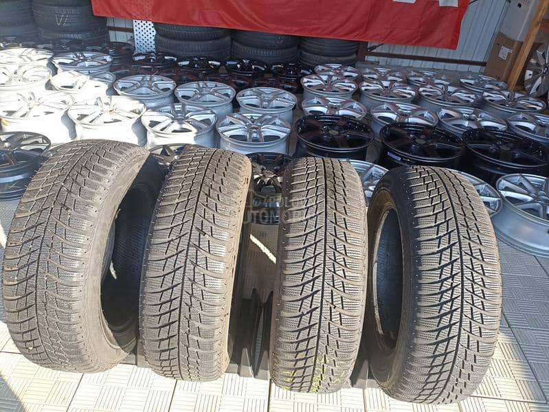 Bridgestone 215/65 R17 Zimska