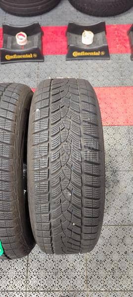 Goodyear 215/65 R17 Zimska