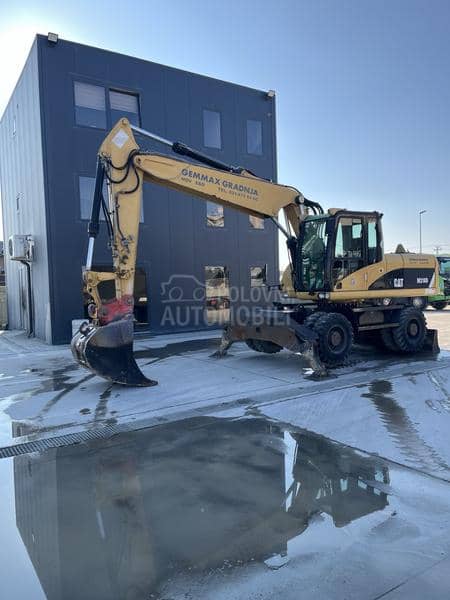 CAT M318