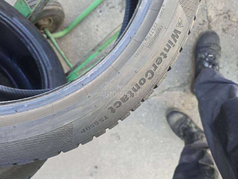Continental 235/45 R18 Zimska