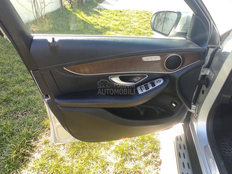 Mercedes Benz GLC 250 Kupljen nov u Srbiji