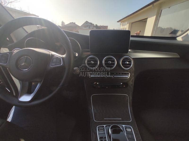 Mercedes Benz GLC 250 Kupljen nov u Srbiji