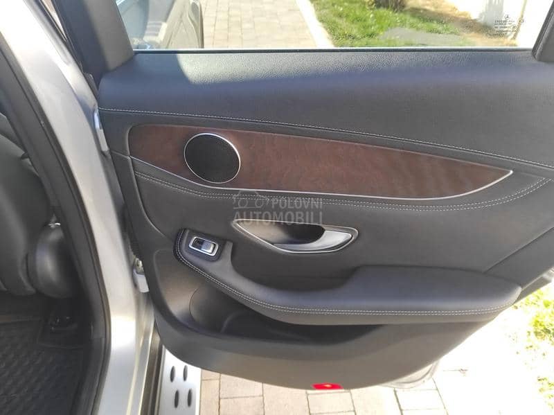 Mercedes Benz GLC 250 Kupljen nov u Srbiji