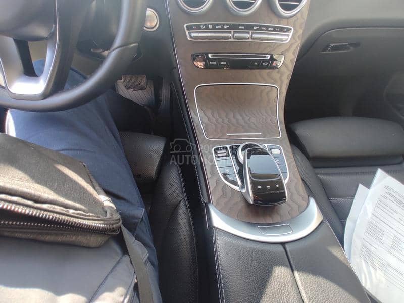 Mercedes Benz GLC 250 Kupljen nov u Srbiji