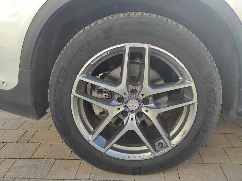 Mercedes Benz GLC 250 Kupljen nov u Srbiji