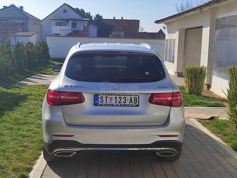 Mercedes Benz GLC 250 Kupljen nov u Srbiji