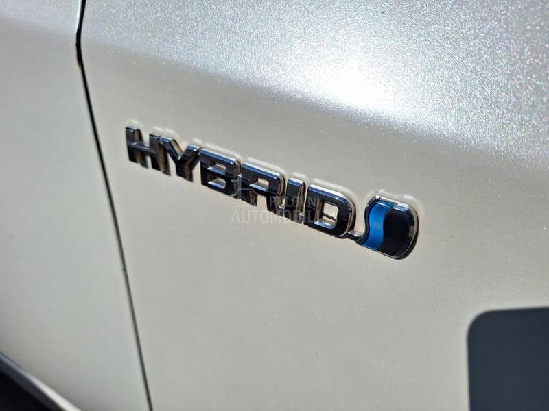 Toyota Prius 1.8 HYBRID -  kompletan auto u delovima