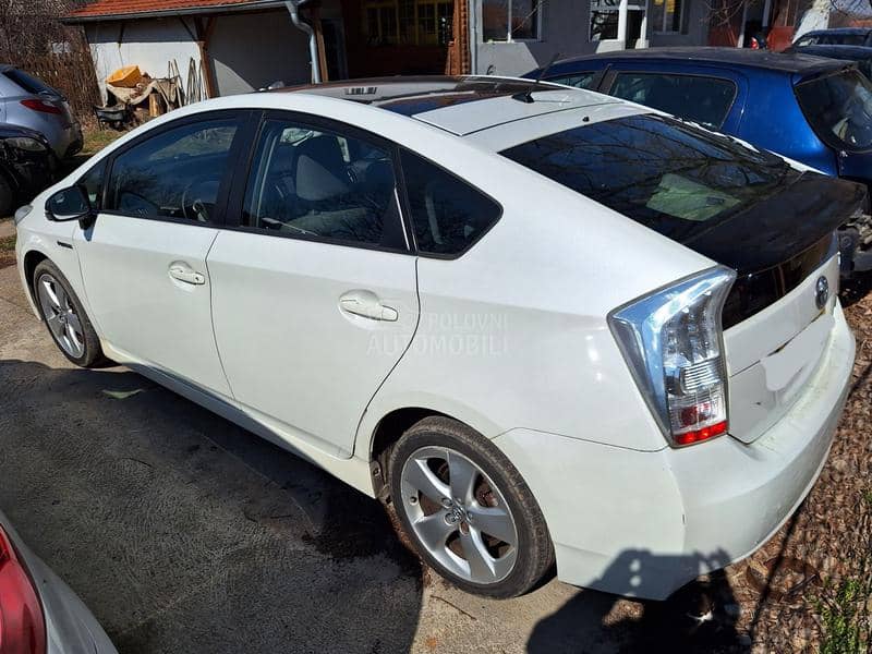 Toyota Prius 1.8 HYBRID -  kompletan auto u delovima